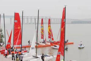 競(jìng)帆黃河！首屆三門(mén)峽“黃河船奇”帆船公開(kāi)賽起航